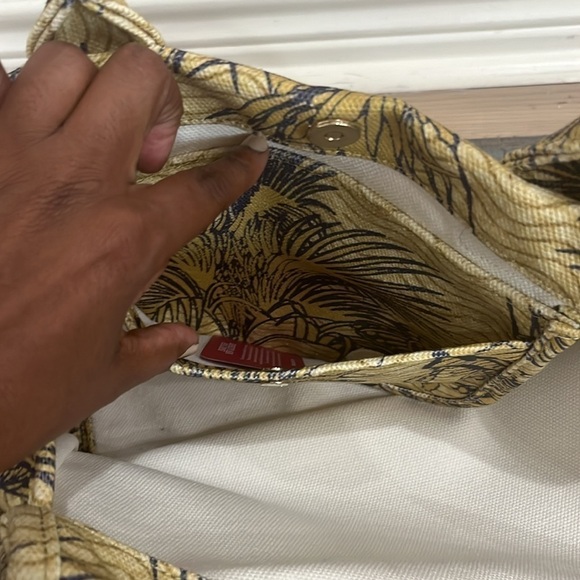 VINCE CAMUTO Orla Canvas Tote Blue Yellow with swingy tassel charms tropical - Picture 9 of 14